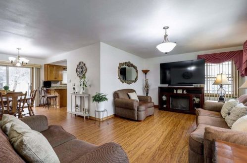 7550 79th St, Milwaukee, WI 53223-4512