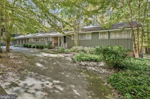 10113 Bevern Ln, Rockville, MD 20854-2131