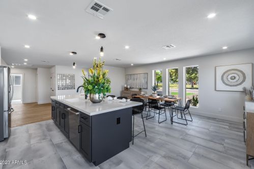 11617 37th Pl, Phoenix AZ  85028-2130 exterior