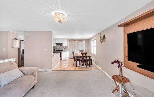 128 Tallyho Dr, Springfield MA  01118-1944 exterior