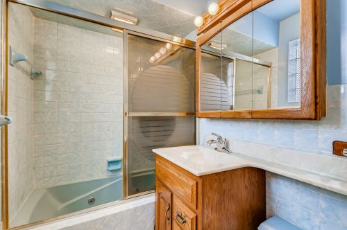 8847 Euclid Ave, Chicago IL 60617-2908 exterior