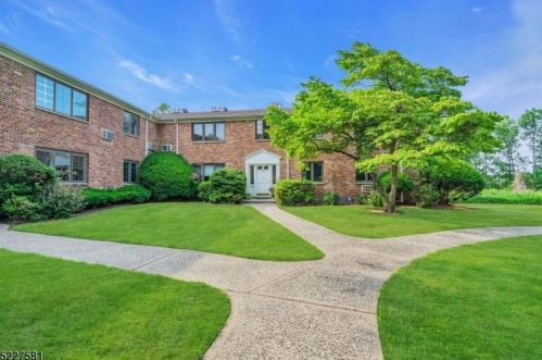 93 Troy Dr, Springfield, NJ 07081-2045