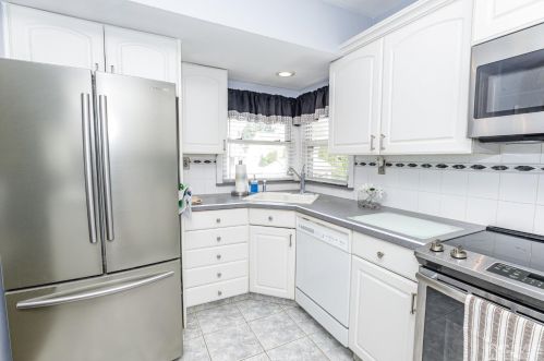 142 Bedford Ave, Iselin NJ 08830-2455 exterior