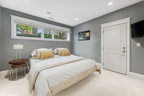 2514 Marshfield Ave, Chicago IL 60614-1907 exterior