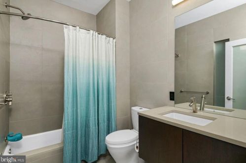 2106 Ellsworth St, Philadelphia PA 19146-2419 exterior