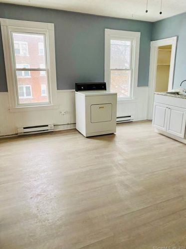 44 Wilcox St, New Britain CT 06051-1209 exterior