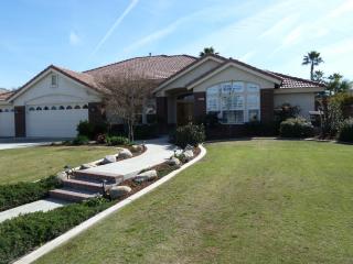 14007 Cedar Creek Ave, Bakersfield CA  93314-8326 exterior