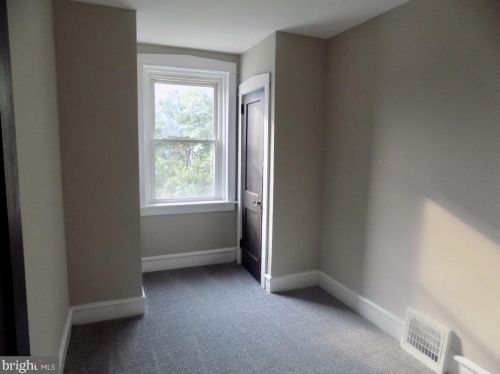 5523 Woodland Ave, Camden NJ 08110-6431 exterior