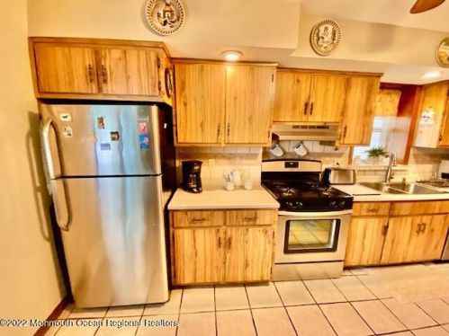 144 Avon St, Roselle Park NJ 07204-2303 exterior