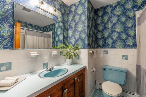 1 Hidden Lk Ct, Ridgefield CT 06877-2310 exterior