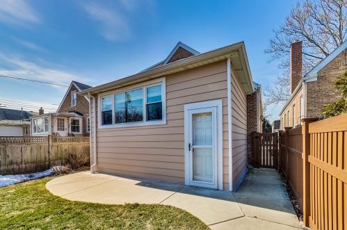 6147 Melvina Ave, Chicago IL 60638-4305 exterior