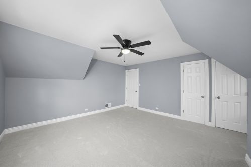 8247 Oglesby Ave, Chicago IL  60617-1927 exterior