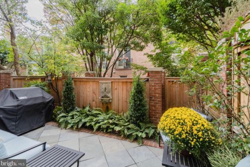 1532 Hampton Hill Cir, Mc Lean VA  22101-6020 exterior