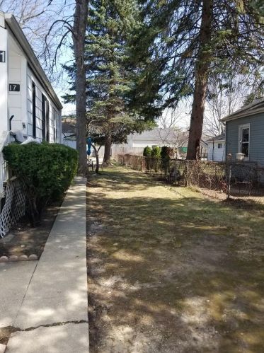 617 Ash St, Waukegan IL 60087-5037 exterior