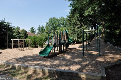 7523 Heatherton Ln, Rockville MD  20854-3232 exterior