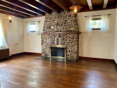 116 Crescent Dr, Pittsburgh, PA 15228-1050