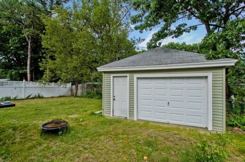 87 Lakevilla Ave, Springfield MA  01109-1405 exterior