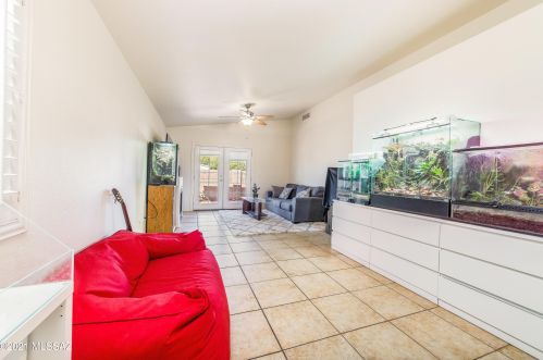 7325 Cross Ridge Pl, Tucson AZ  85710-6075 exterior