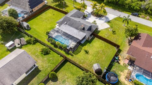 2471 Shell Ave, Fort Pierce FL  34952-6857 exterior