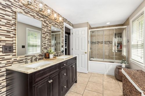 22 Greenleaf Dr, Seabrook NH 03874-4045 exterior