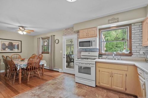 24 Tamarack Hl Dr, Poughkeepsie NY 12603-1112 exterior