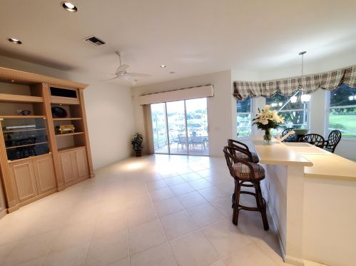 11637 Castellon Ct, Boynton Beach FL 33437-4085 exterior