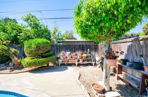 511 Rosslynn Ave, Fullerton CA  92832-2725 exterior