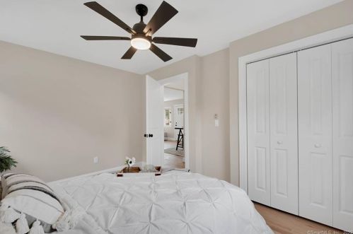 42 Sunset Dr, Derby CT 06418-2218 exterior