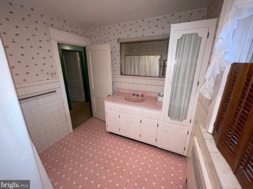 131 Marne Ave, Tavistock NJ 08033-1443 exterior