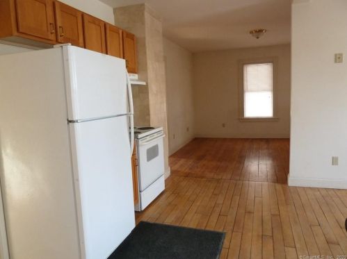 75 Lincoln Ave, Torrington CT 06790-6907 exterior