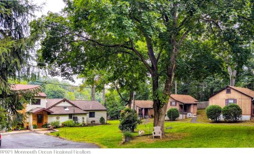 209 Pond Rd, East Freehold NJ 07728-1319 exterior