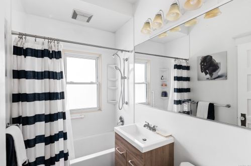 359 Great East Neck Rd, Babylon NY 11704-7631 exterior