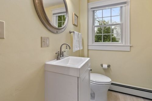 172 Middlesex St, North Andover MA 01845-3829 exterior