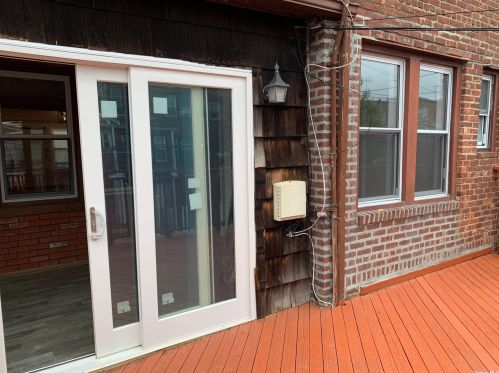 83 Dartmouth St, Valley Stream NY  11581-3215 exterior