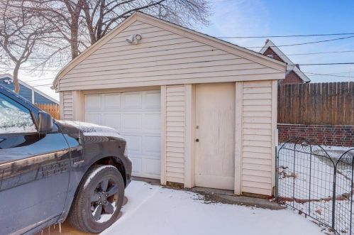 4237 Burrell St, Milwaukee WI  53207-5003 exterior