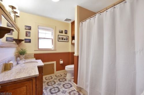 26 Harvard St, Montclair NJ 07042-5028 exterior