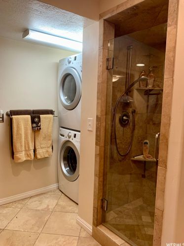 8672 Aspen Way, Sandy UT 84093-1827 exterior