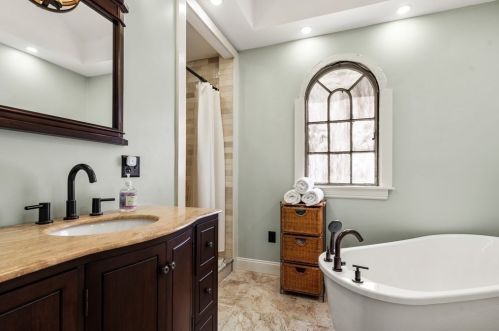 4 Kensington Rd, Worcester MA 01602-1814 exterior