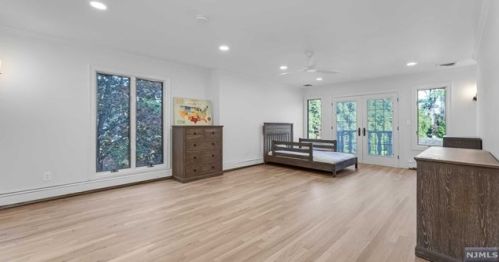 2 Toboggan Rdg Rd, Upper Saddle River NJ 07458-2521 exterior