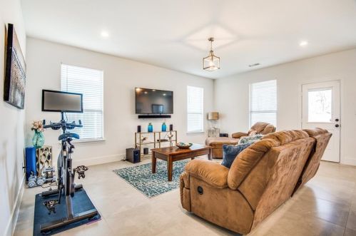 3826 Aransas St, Dallas TX 75212-1307 exterior