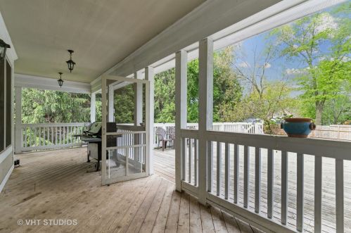 864 Hickman Ln, Bull Valley IL 60098-3027 exterior