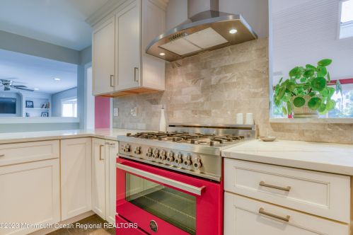 17 Carriage Dr, Middletown NJ 07748-3504 exterior