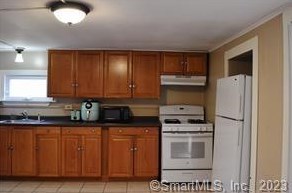 556 Old Colony Rd, Meriden CT  06451-7917 exterior