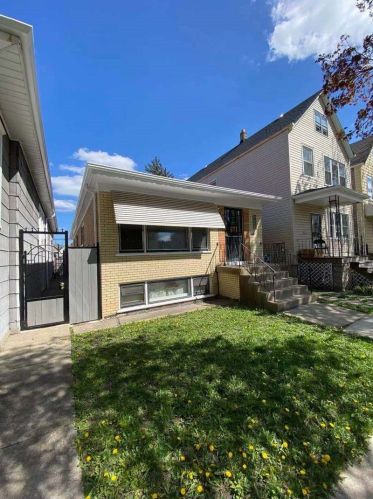 4345 Maplewood Ave, Chicago, IL 60632-1211