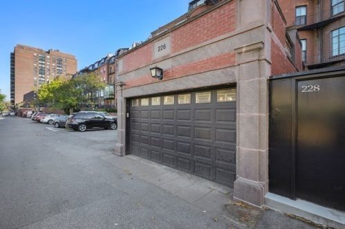 226 Beacon St, Boston MA exterior