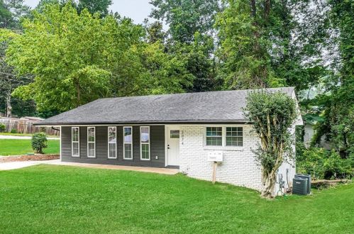 2074 Montrose Dr, Atlanta GA  30344-2355 exterior