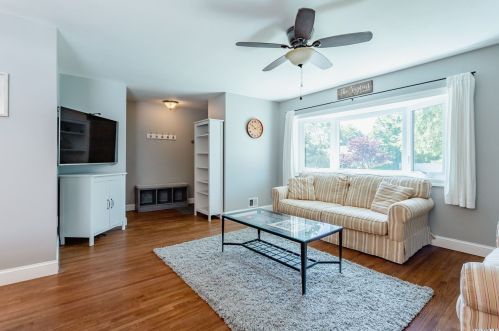 13 Dorian Ln, Commack NY 11725-3501 exterior