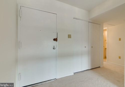 122 Roberts Ln, Alexandria, VA 22314-5340