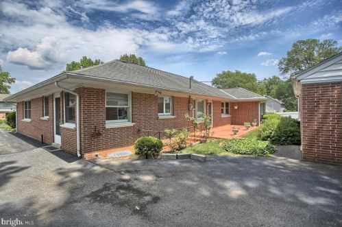 1712 Wheatland Ave, Lancaster PA 17603-4520 exterior