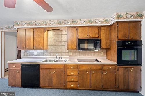 106 Lee Ann Ct, Hanover PA 17331-9560 exterior